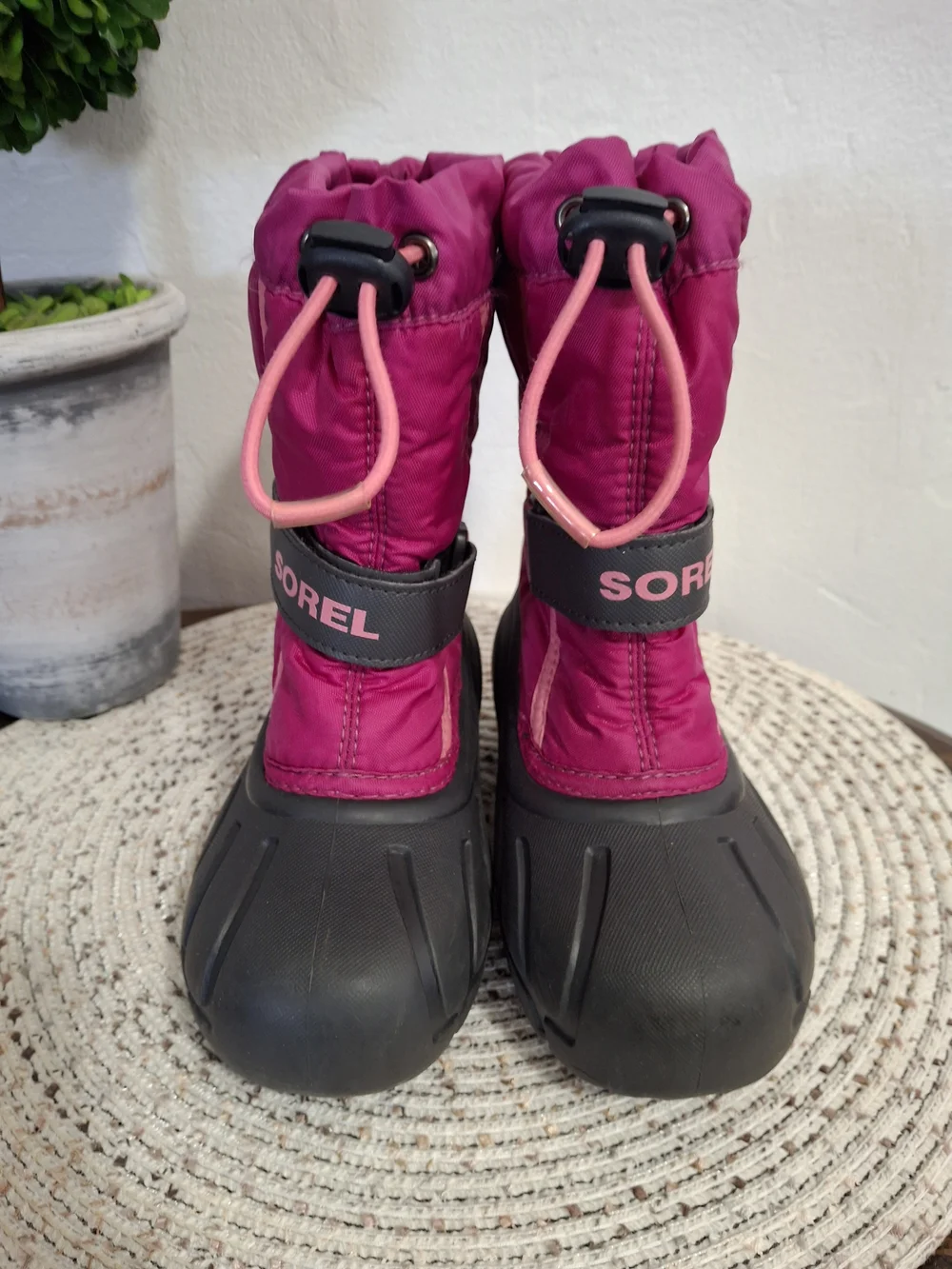 Sorel Kids Hot Pink and Black Insulated Snow Boots Size 12.